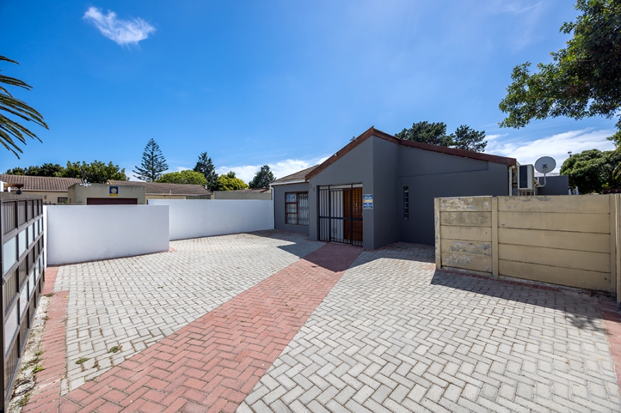 3 Bedroom Property for Sale in Table View Western Cape